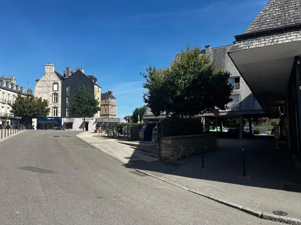 A LOUER - Local -Coeur de ville - Place du marché - VANNES