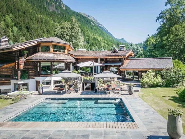 Maison 10 pièces 468 m²