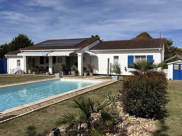 Une belle maison de 3 chambres avec piscine, située à quelques