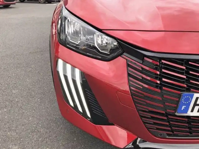 Peugeot 208 hybrid 110 e-dcs6 — photo 16