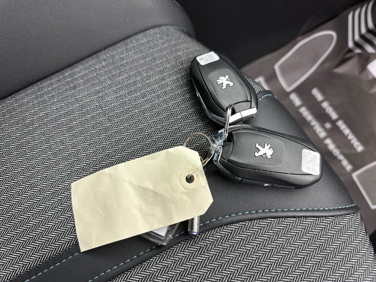 Peugeot 3008 puretech 130ch s&s eat8 allure pack — photo 33