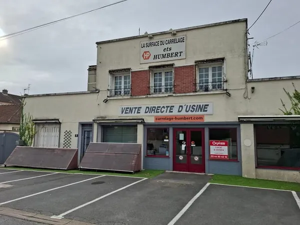 Local commercial 4 pièces 380 m²
