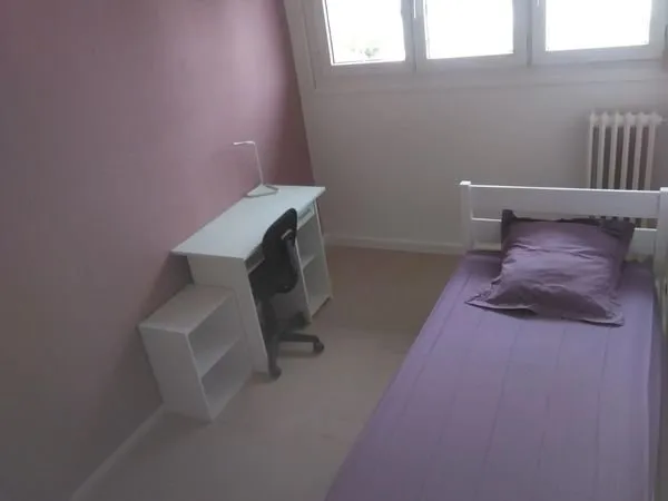 Chambre meublée chez l'habitant 12m2