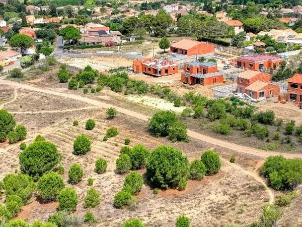 Terrain 335 m²