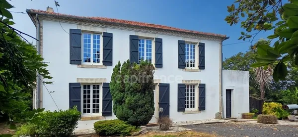 Maison 7 pièces 220 m²