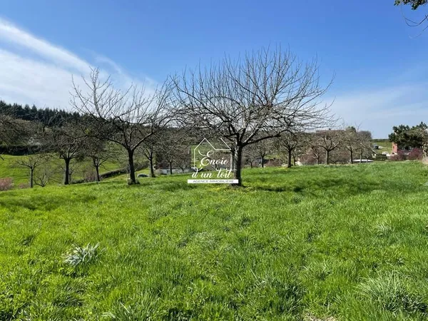 Terrain 696 m²
