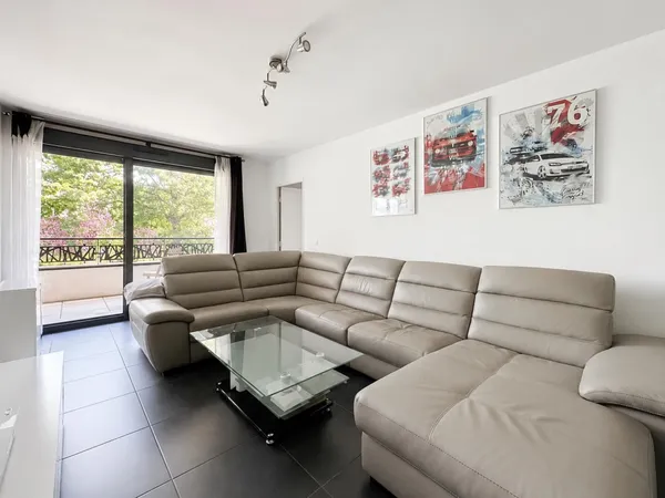 Limeil-Brévannes - Bel appartement 2 pièces avec balcon et parking, résidence sécurisée 2012