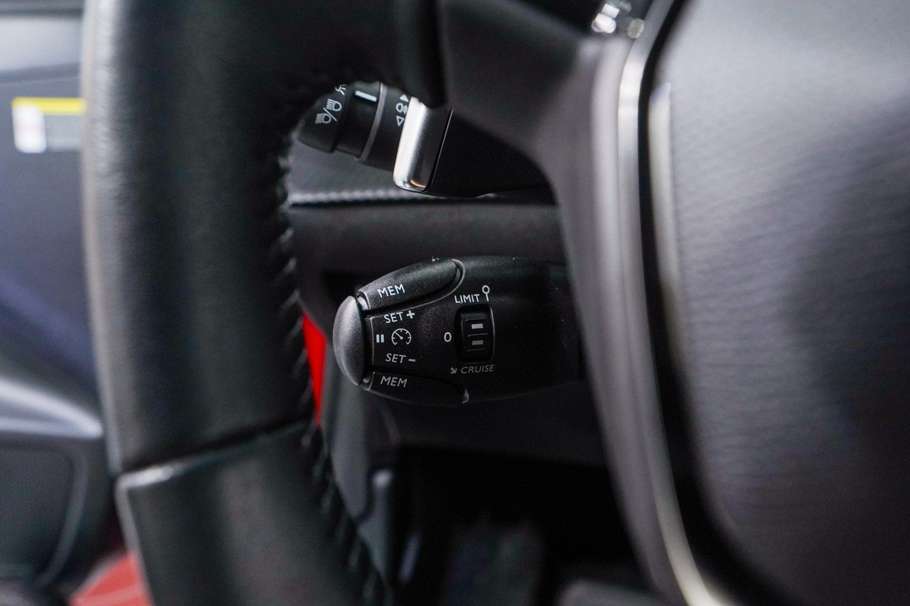Peugeot 208 — photo 22