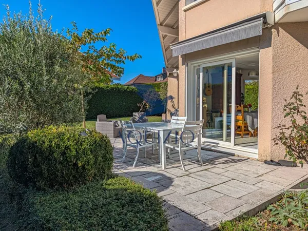 Villa 4 chambres au calme absolu à Broÿs