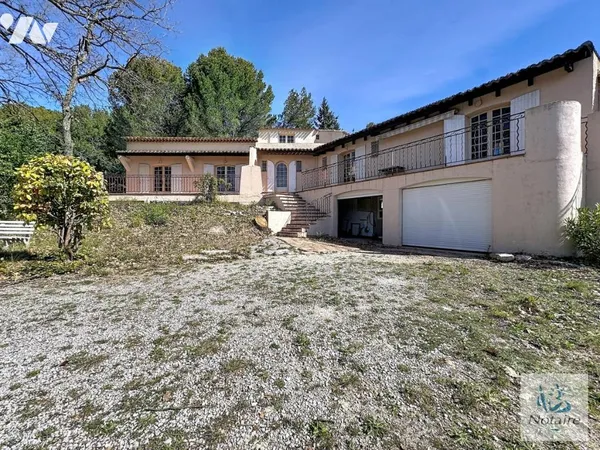Maison 10 pièces 151 m²
