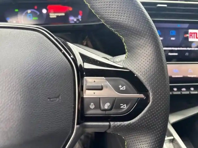Peugeot 408 phev 225 e-eat8 — photo 20