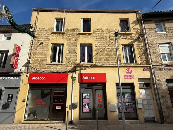 IMMEUBLE - LOCAL COMMERCIAL - DEUX APPARTEMENTS