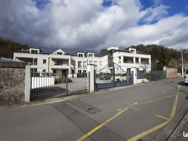 Appartement loué vide avec jardin. Vouvray centre