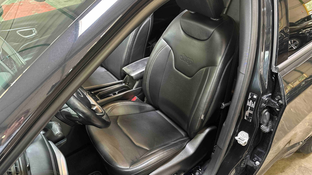 Jeep Compass 1.3 PHEV T4 240 ch 4xe eAWD — photo 30