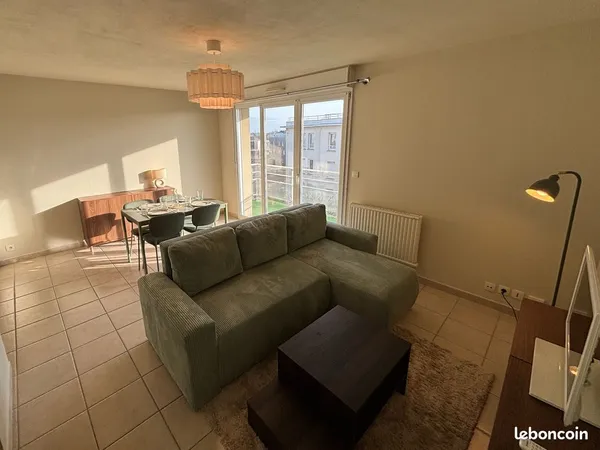 T2 meublé avec balcon, parking et piscine