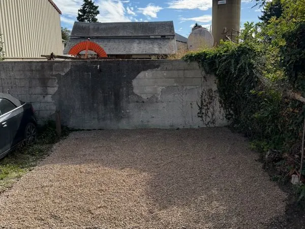 Place de parking privative rénovée - Saint-Mard 77230 - Faible taxe foncière