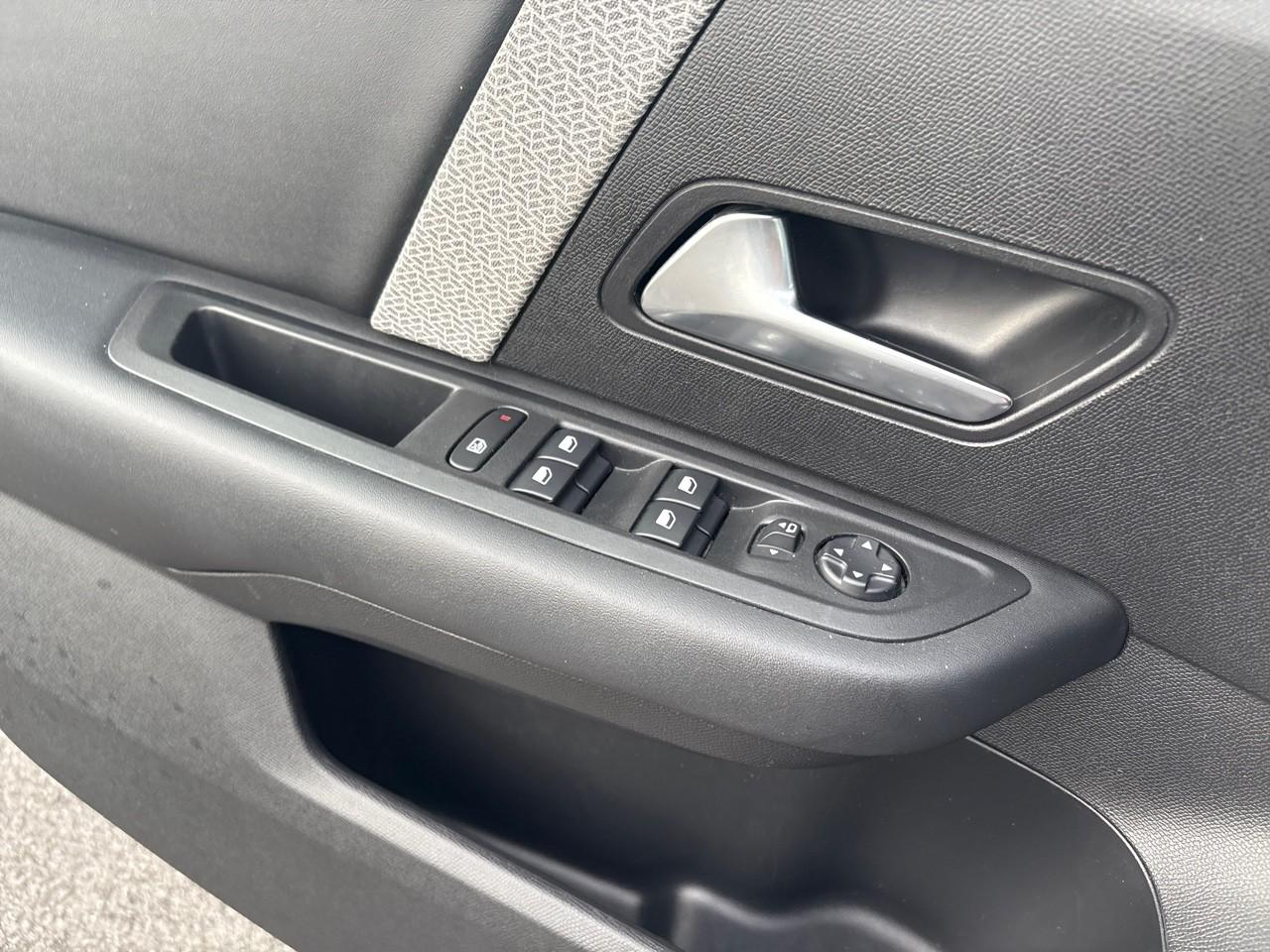 Citroën C4 bluehdi 130ch s&s feel pack eat8 — photo 14