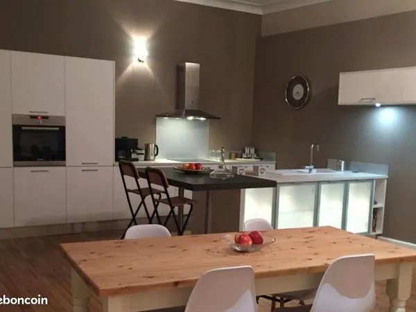 Brive centre-ville - Bel appartement de 100 m² avec balcon, 2 chambres, 1er étage