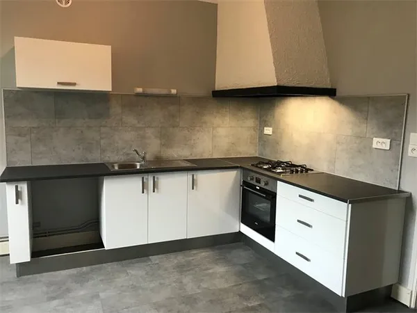 Plein centre, F3 lumineux avec cuisine équipée