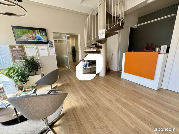 Bureau 197 m²