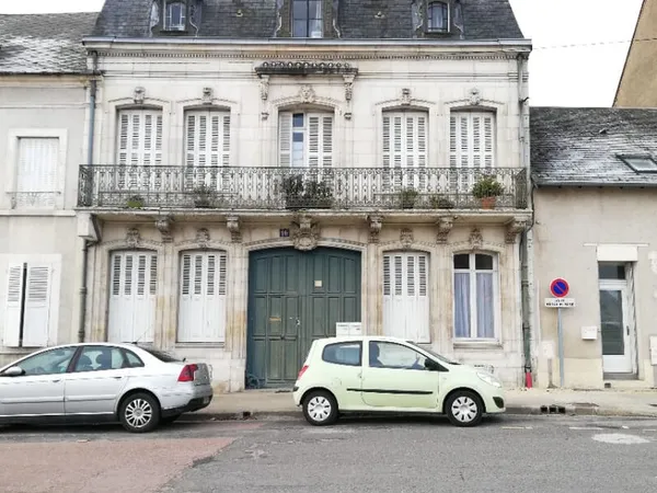 IMMEUBLE + MAISON - Mehun Sur Yèvre.