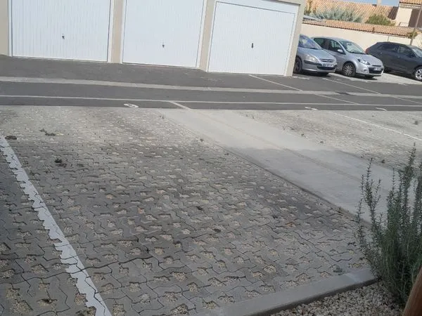 Parking proche aéroport nimes garons