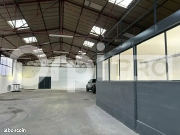 Local d'activité 794 m²