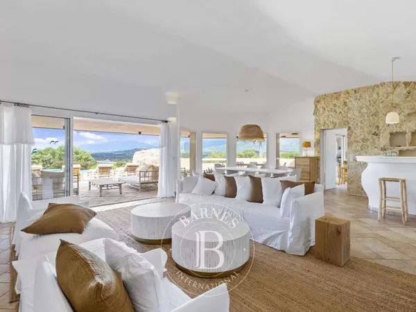 Villa 8 pièces 270 m²