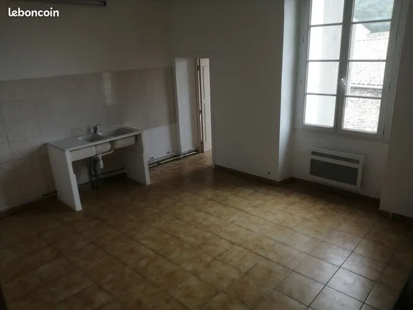 Appartement au deuxième étage sans vis-à-vis ni personne au-dessus