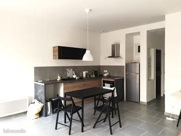 🏡 T2 rénové avec cour privative + stationnement - ANNONAY