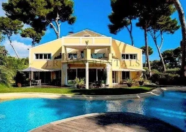 Très belle villa en vente au Cap d'Antibes