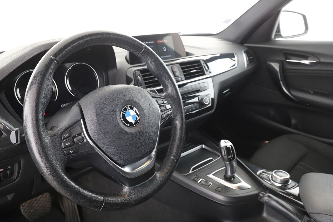 BMW Série 1 118d UrbanChic BVA8 — photo 10