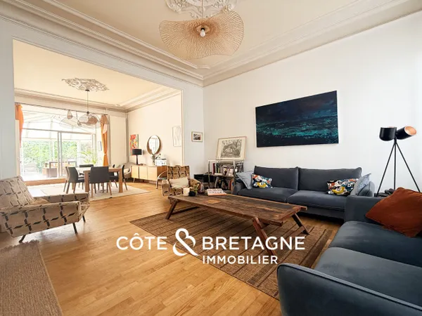 MAISON BOURGEOISE QUARTIER SAINT-MICHEL 6 CHAMBRES JARDIN |
