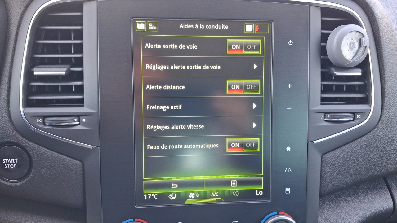 Renault Mégane IV Berline TCe 140 Energy EDC — photo 17