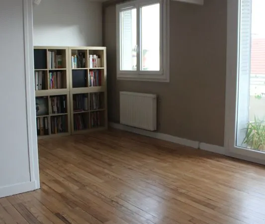 Loue T3 3 pièces + 1 cuisine de 65m² Capuche