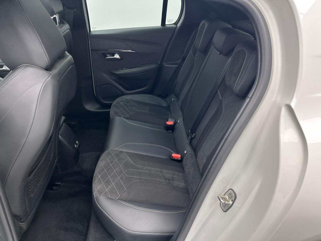 Peugeot 208 electrique 50 kwh 136ch gt pack — photo 13