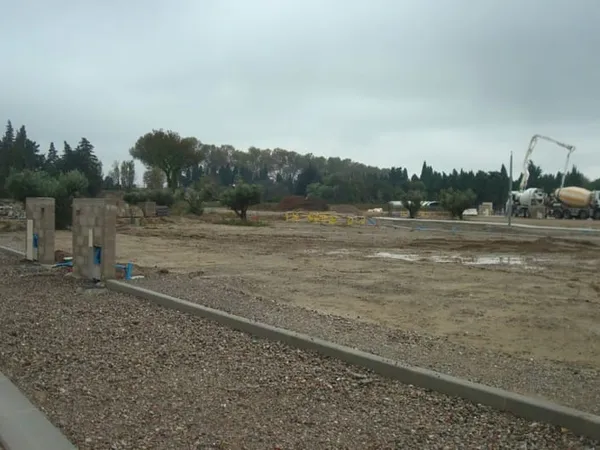 Terrain 233 m²