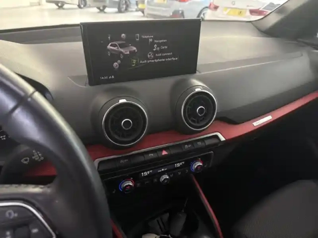 Audi Q2 30 tfsi sport — photo 19