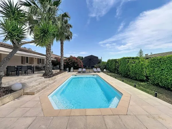 Vence - Sainte-Colombe : villa plain-pied, piscine et vue