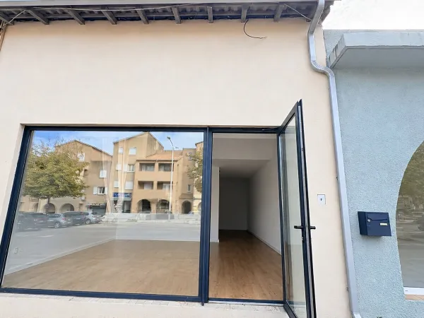 Local commercial 4 pièces 53 m²