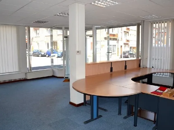 Bureaux 9 pièces 180 m²