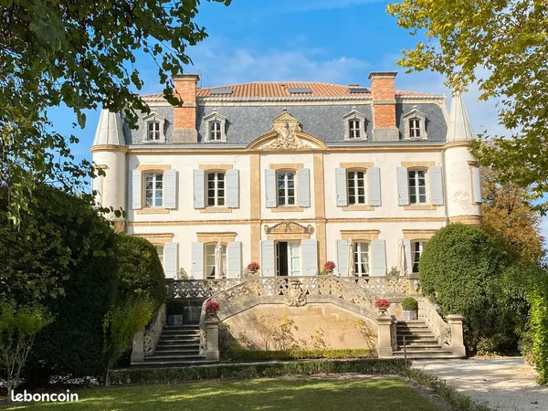 Appartement d'exception dans un chateau du xviii eme siecle