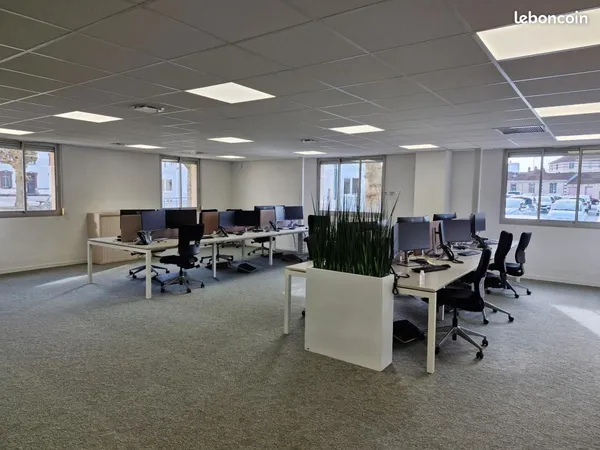 Bureaux 1 003 m²