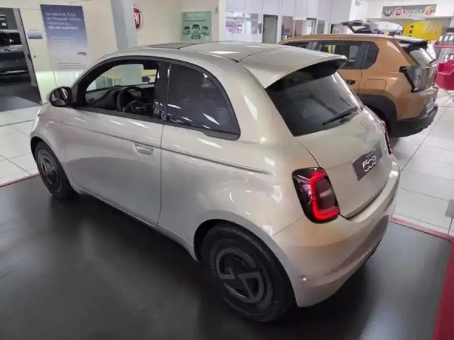 Fiat 500 e 118ch giorgio armani collectors edition my25 — photo 3