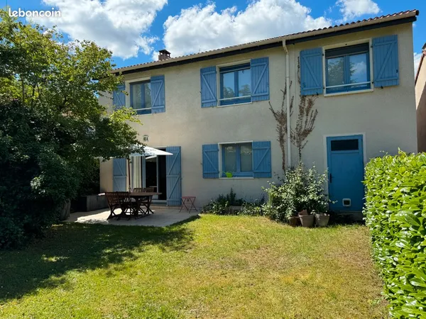 Francheville-le-Haut - Maison meublée de 126 m² - 4 chambres, jardin et garage