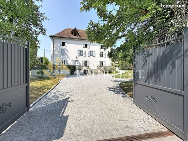 Propriété 8 pièces 394 m²