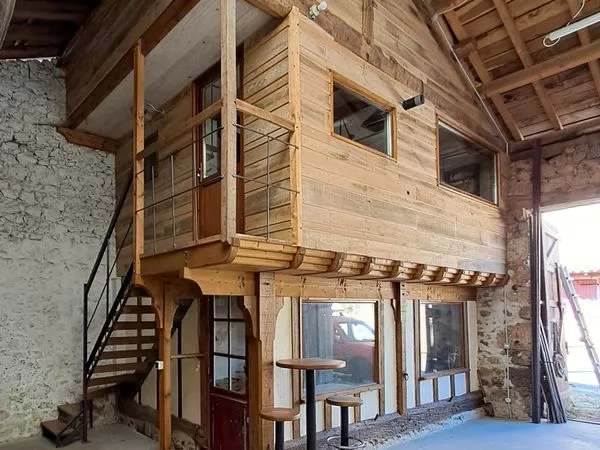 Atelier d'artiste avec grange, maison à rénover et terrain