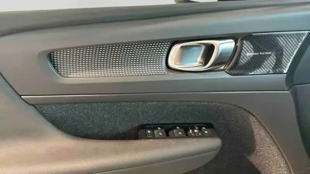 Volvo Xc40 t5 recharge 180+82 ch dct7 — photo 17