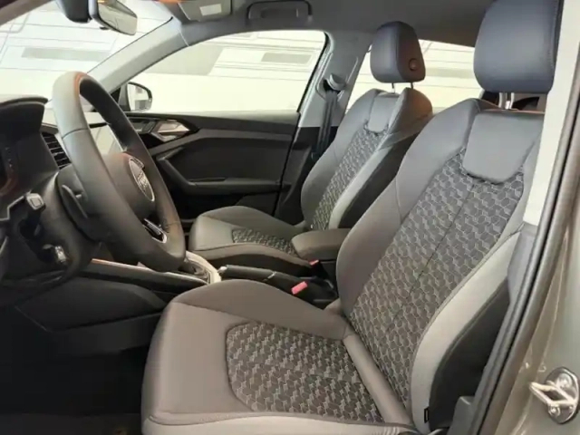 Audi A1 sportback 25 tfsi 95ch design s tronic 7 — photo 12