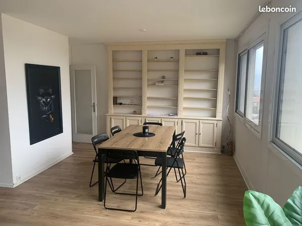 Appartement T4 non meublé de 70 m² avec vue panoramique